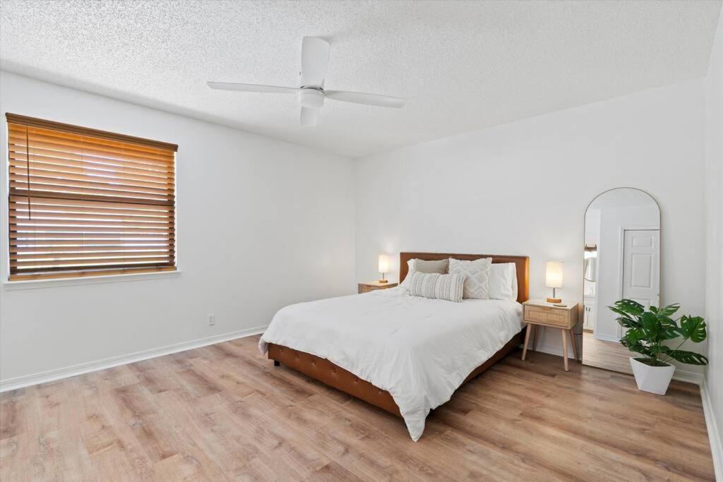 Holiday home Spacious Near Beach, Large Yard, Game And Dog Friendly Jacksonville