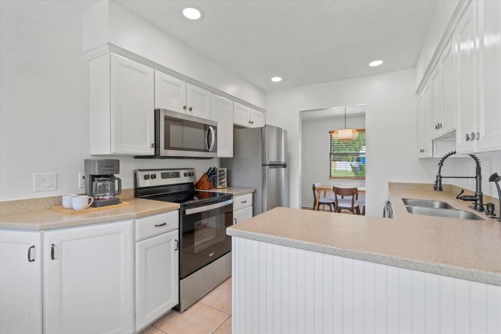Spacious Near Beach, Large Yard, Game And Dog Friendly *