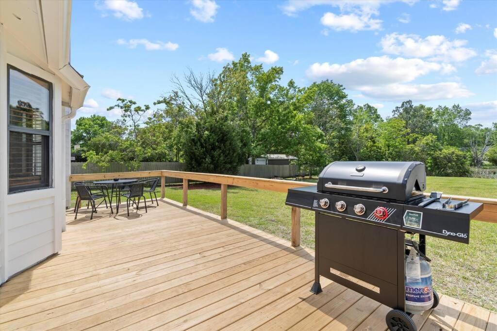 Spacious Near Beach, Large Yard, Game And Dog Friendly Holiday home *