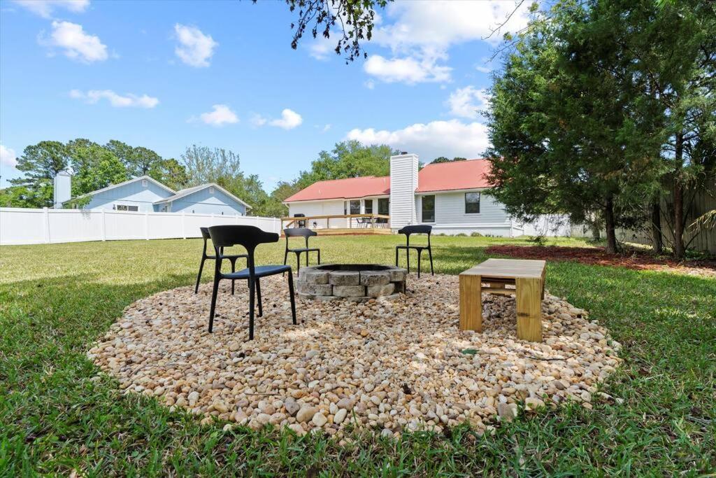 Spacious Near Beach, Large Yard, Game And Dog Friendly * Jacksonville