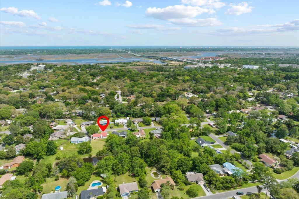 Spacious Near Beach, Large Yard, Game And Dog Friendly *